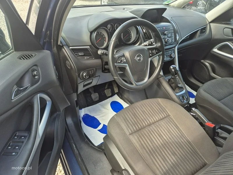 Opel Zafira C Tourer 16