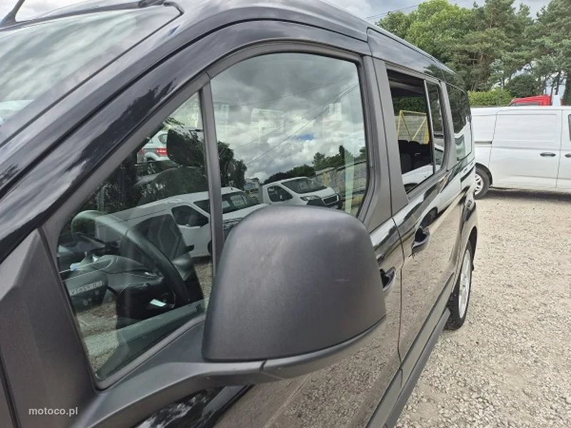 Ford Grand Tourneo Connect 8