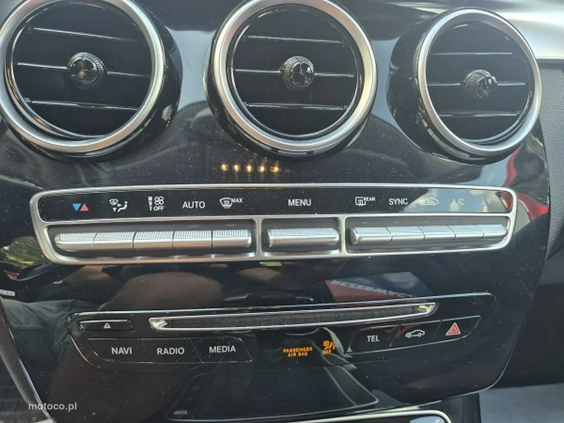 Mercedes-Benz Klasa C W205 C 200 33
