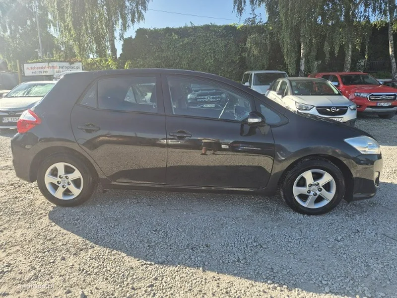 Toyota Auris E150 15