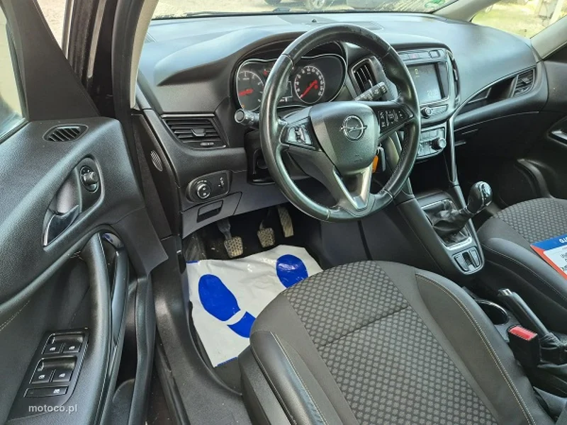Opel Zafira C Tourer 13