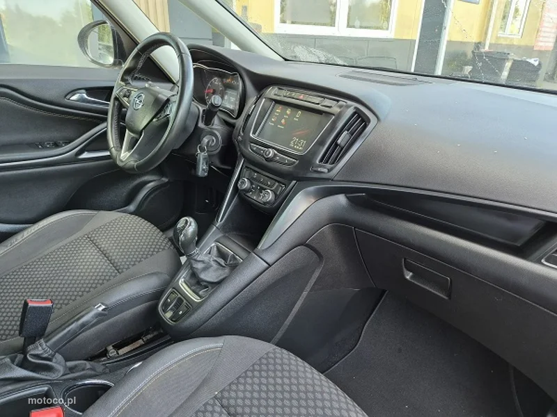 Opel Zafira C Tourer 14