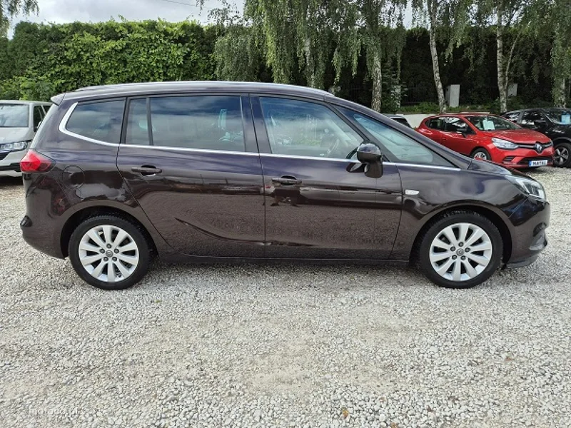 Opel Zafira C Tourer 10