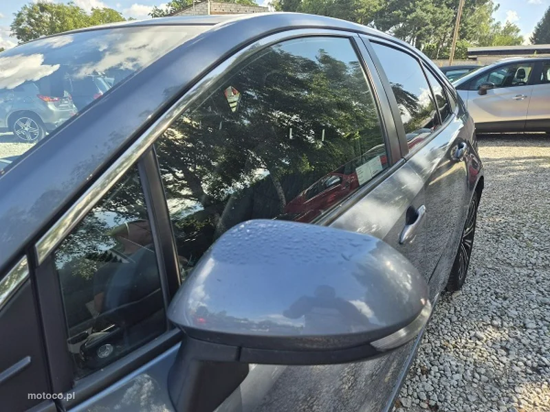 Toyota Corolla E210 11