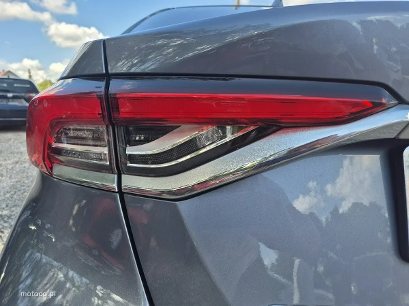 Toyota Corolla E210 15