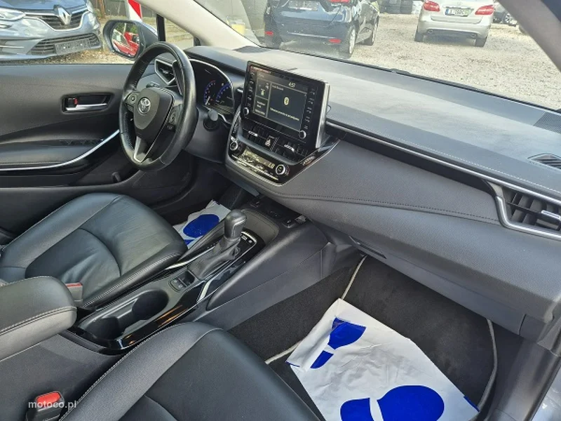 Toyota Corolla E210 21