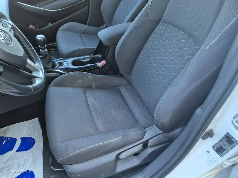 Toyota Corolla E210 23