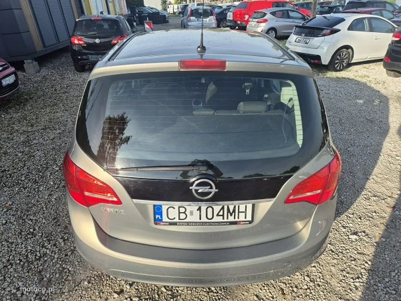 Opel Meriva B 11