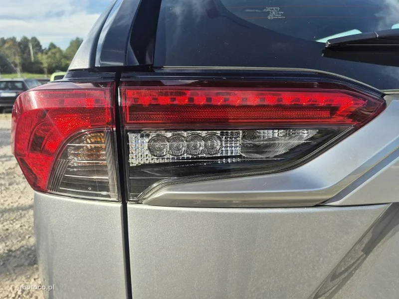 Toyota RAV 4 XA50 13