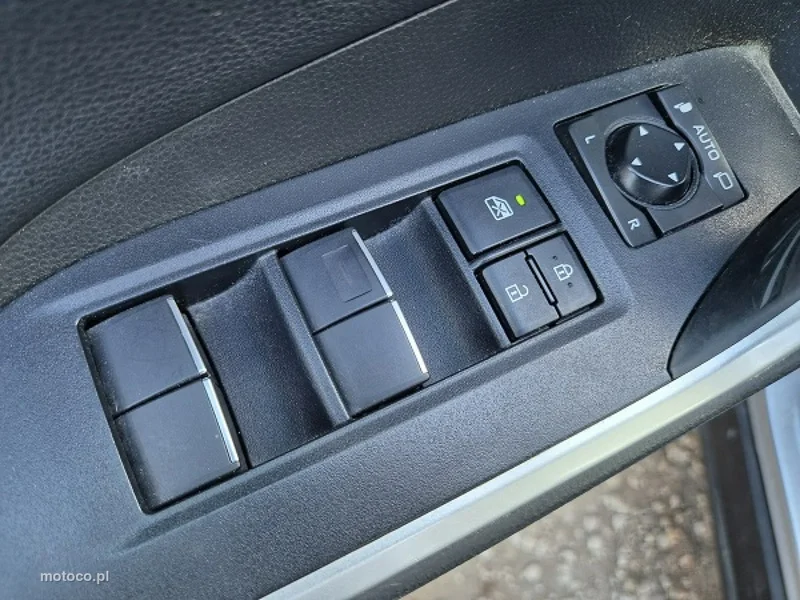 Toyota RAV 4 XA50 25