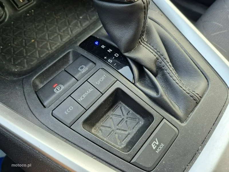 Toyota RAV 4 XA50 39
