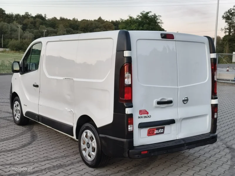Nissan NV300 5
