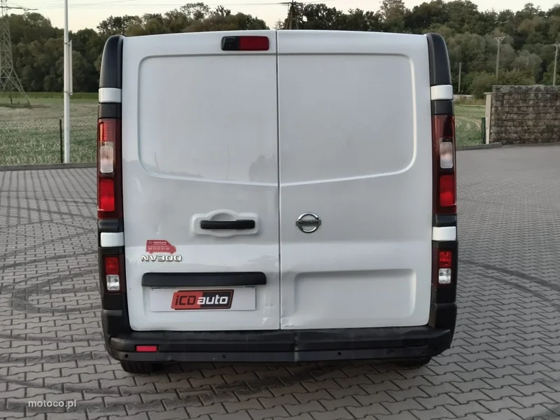 Nissan NV300 6