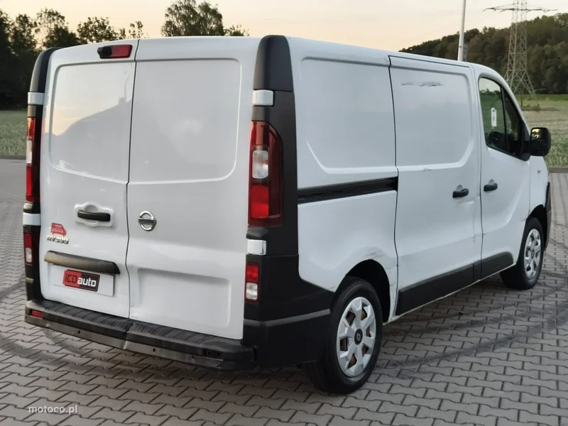 Nissan NV300 7