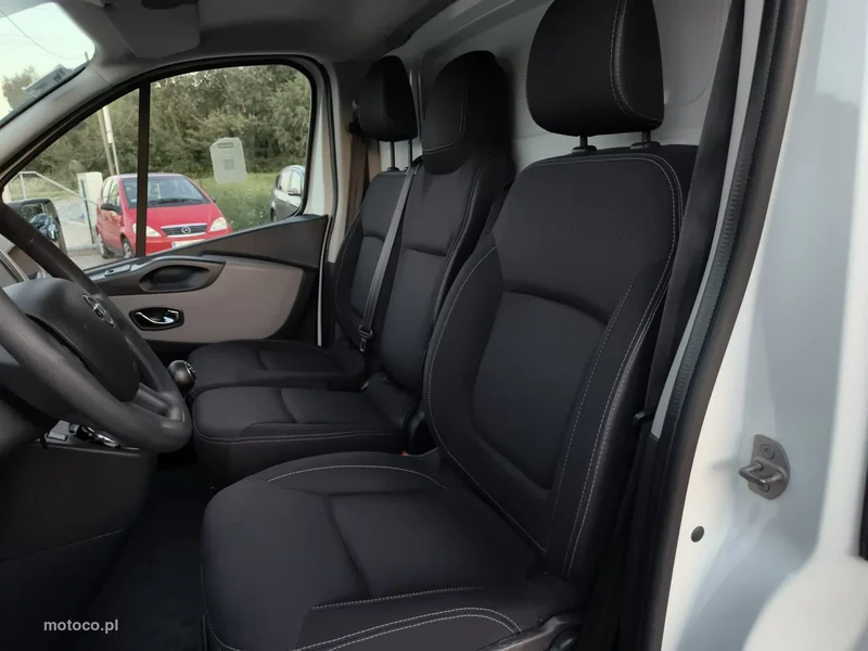 Nissan NV300 10