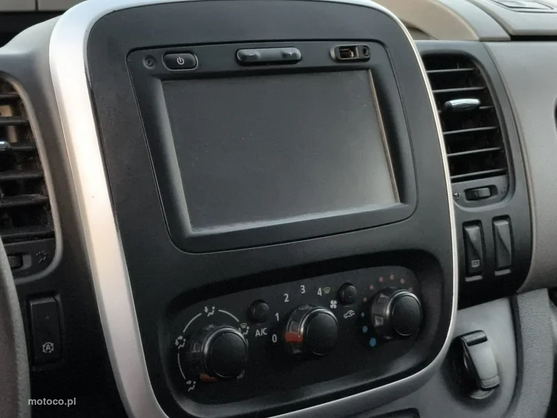 Nissan NV300 13