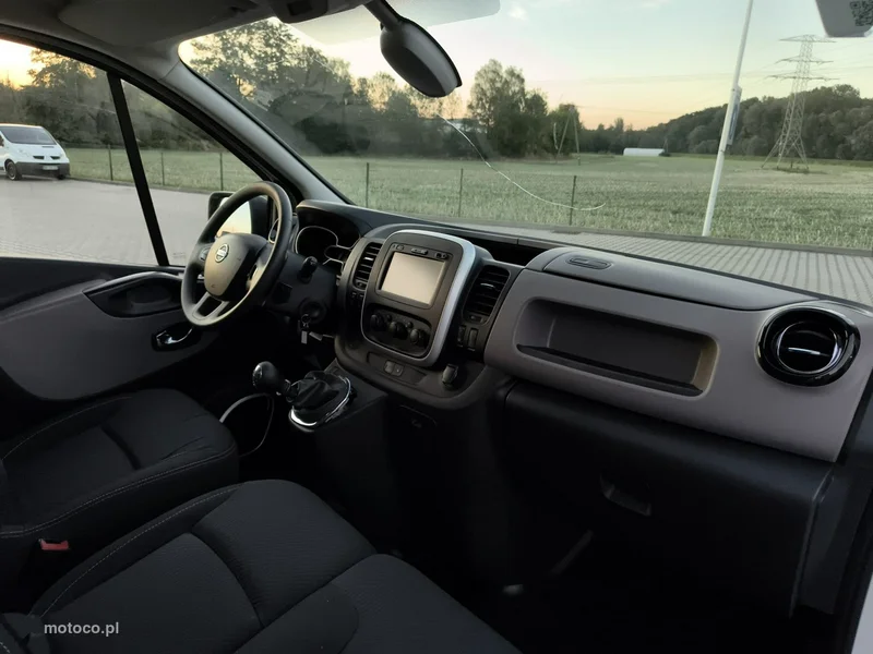 Nissan NV300 14