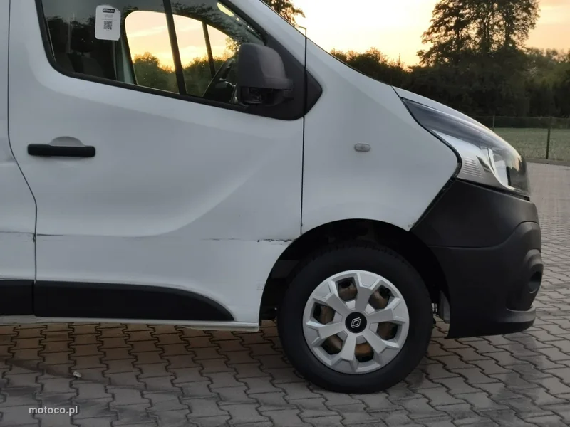 Nissan NV300 18