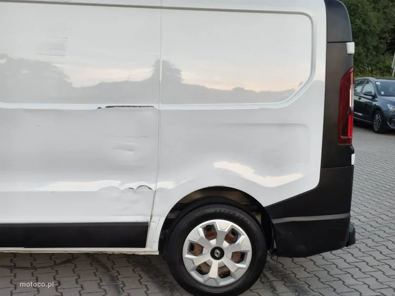 Nissan NV300 25