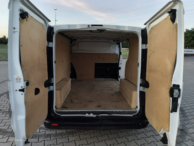 Nissan NV300 29