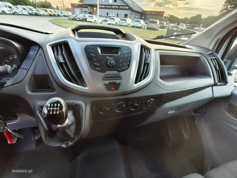 Ford Transit 9