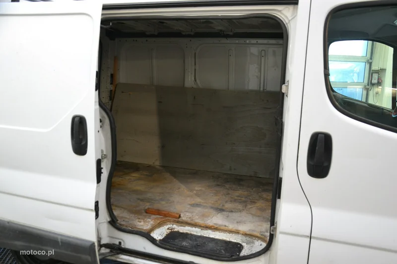 Renault Trafic 23