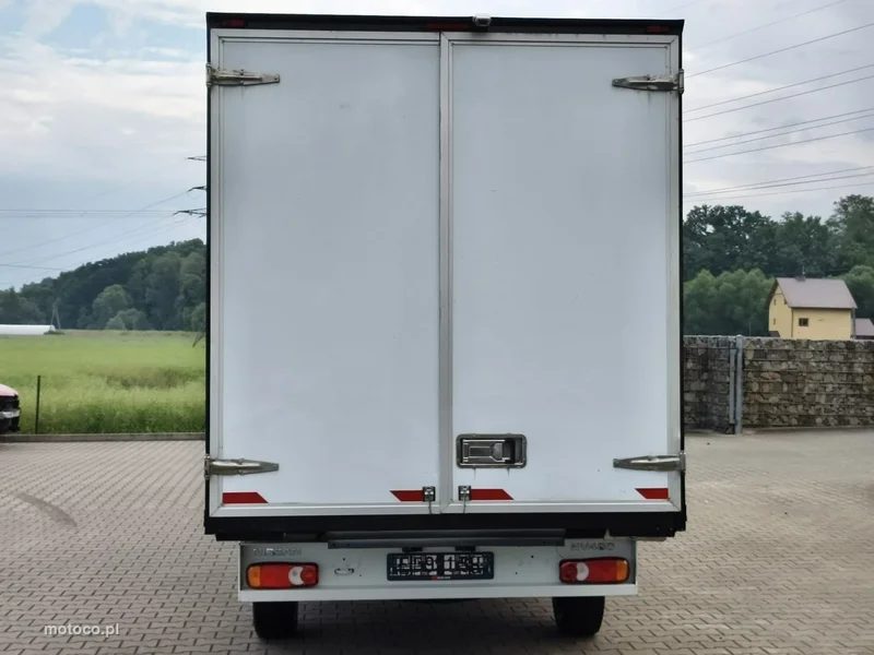 Nissan NV 400 6