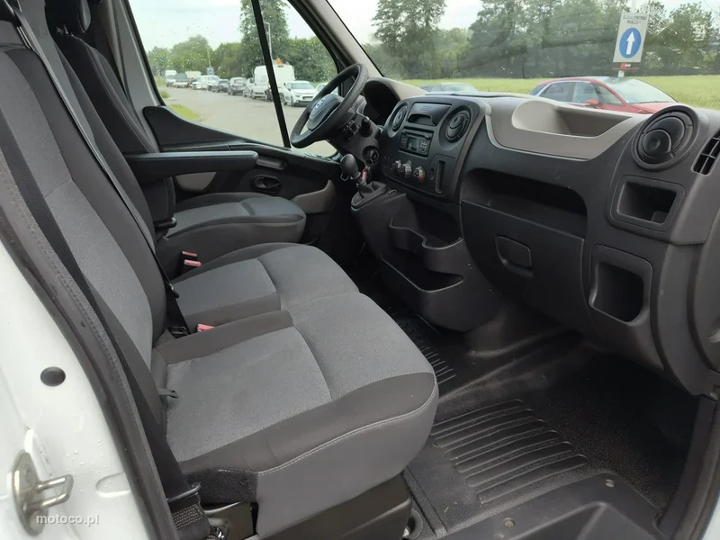 Nissan NV 400 12