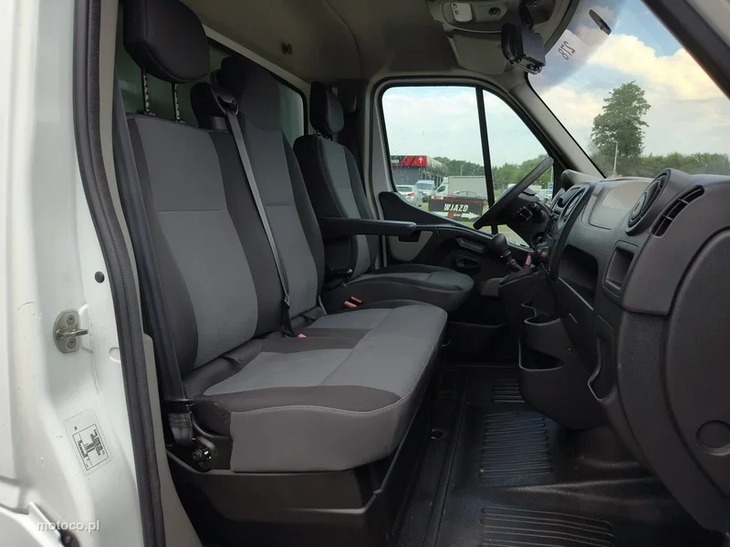 Nissan NV 400 13