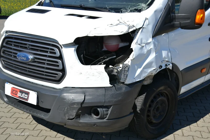 Ford Transit 9