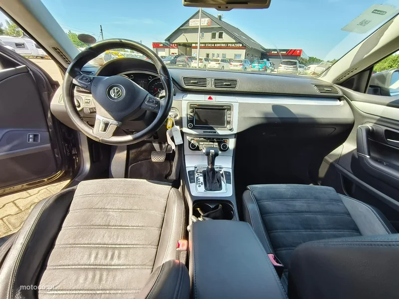 Volkswagen Passat CC 12