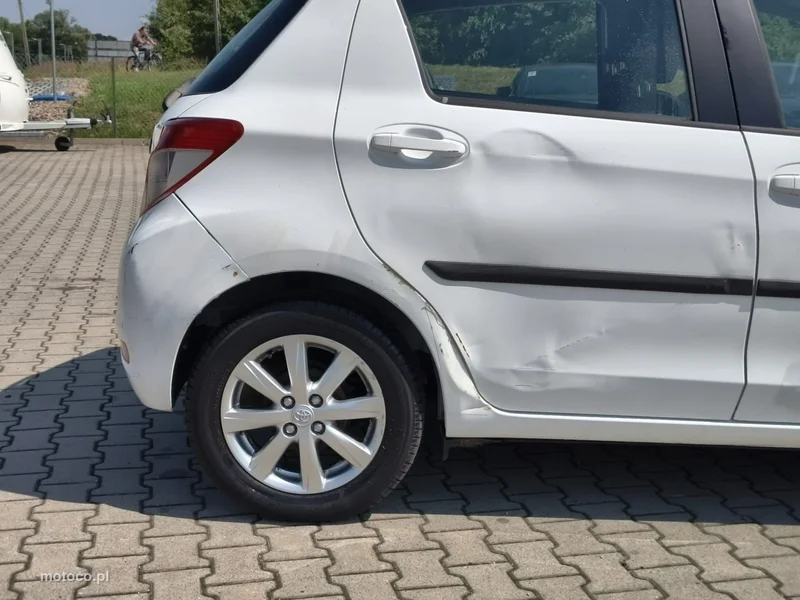Toyota Yaris XP130 18
