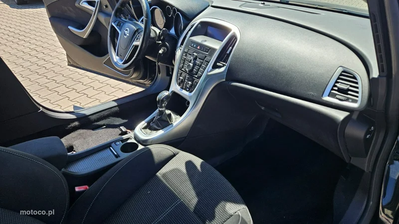 Opel Astra J 11
