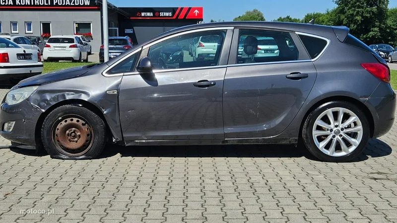 Opel Astra J 4