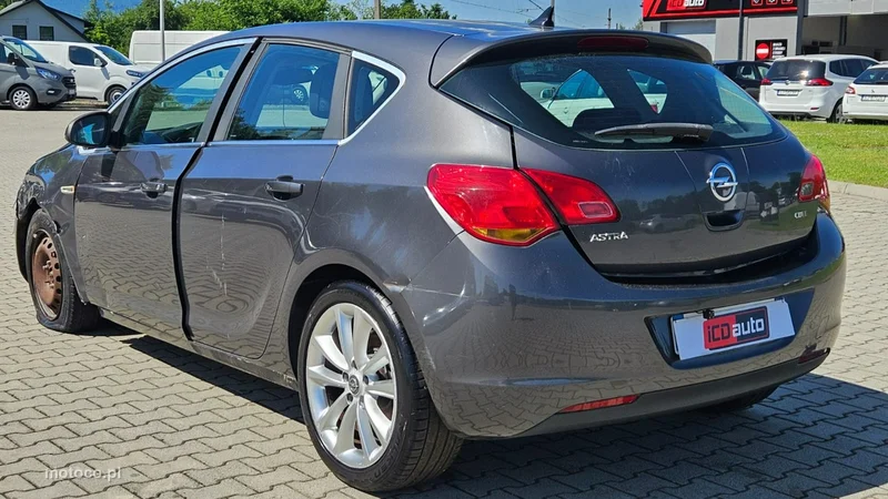 Opel Astra J 5