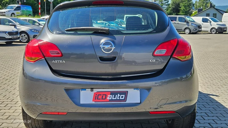 Opel Astra J 6