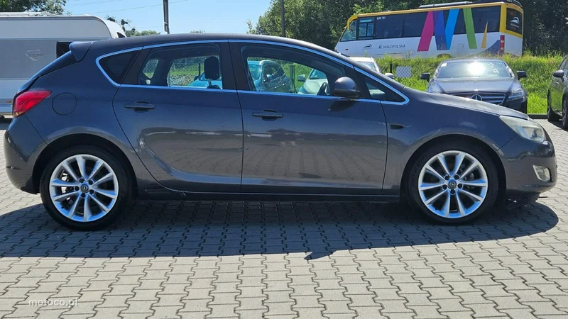 Opel Astra J 8