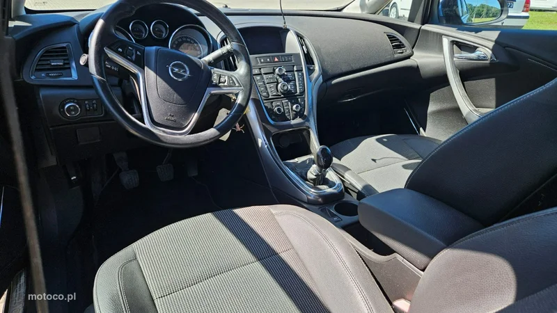 Opel Astra J 9