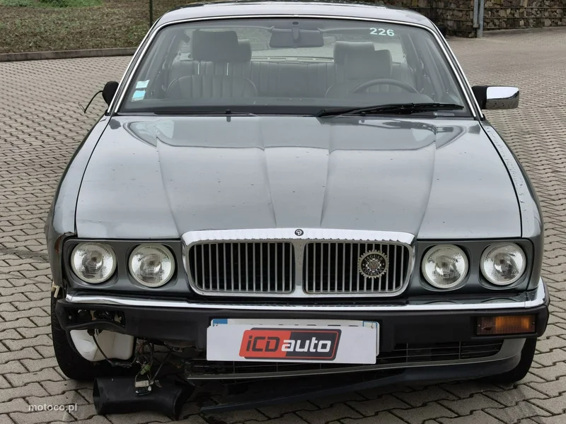 Jaguar XJ 2