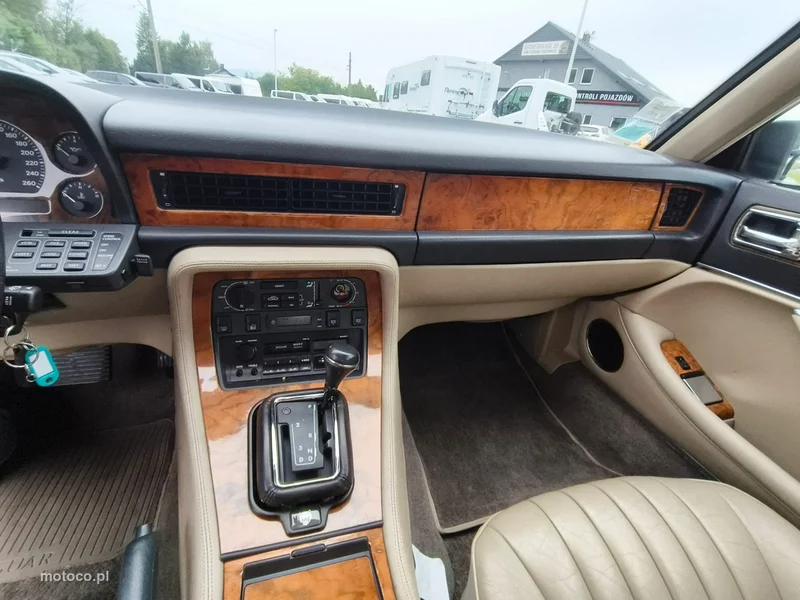 Jaguar XJ 12