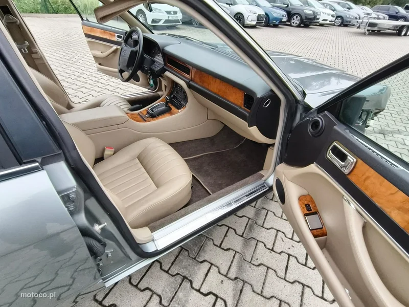 Jaguar XJ 14