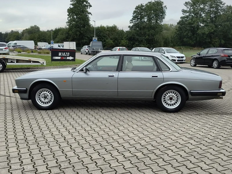 Jaguar XJ 4