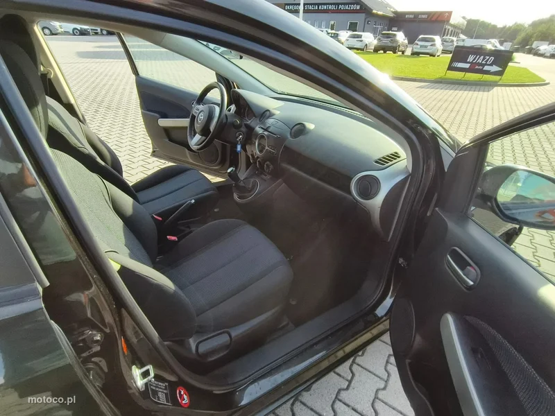 Mazda 2 13