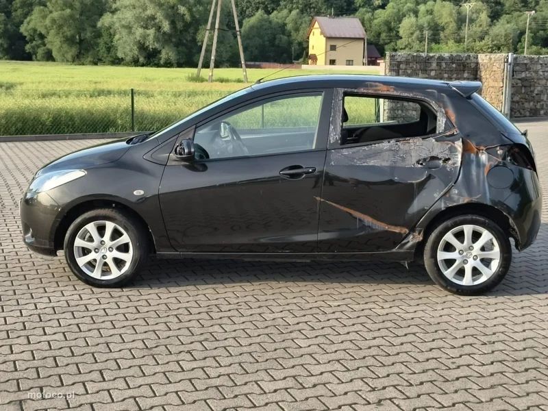 Mazda 2 4