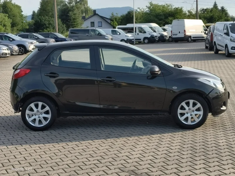 Mazda 2 8