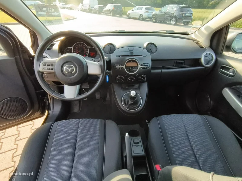 Mazda 2 10