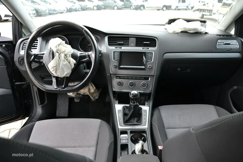 Volkswagen Golf VII 11