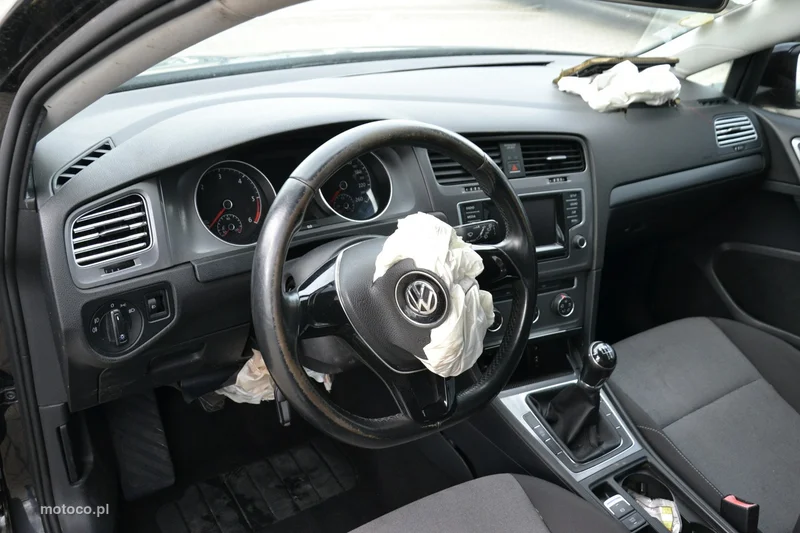 Volkswagen Golf VII 10