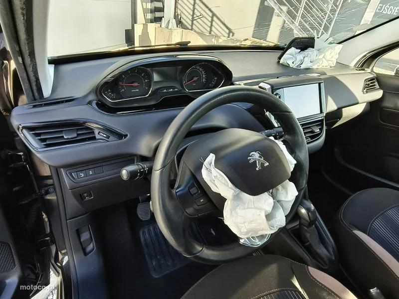 Peugeot 208 11