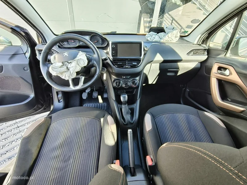 Peugeot 208 12